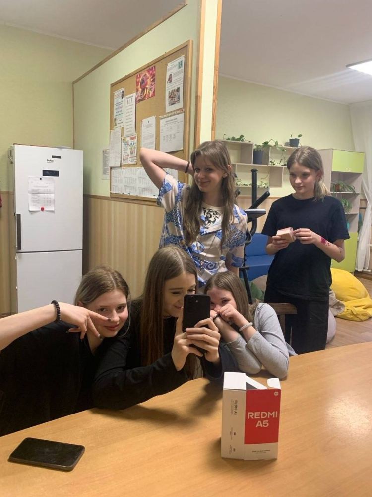Фото из новости: Связь добра: теперь подростки из «Дома Милосердия» всегда на линии
