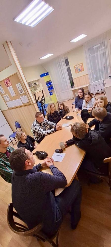 Фото из новости: Уже второй месяц мы приезжаем в Центр временного проживания для детей и подростков «Дом милосердия».