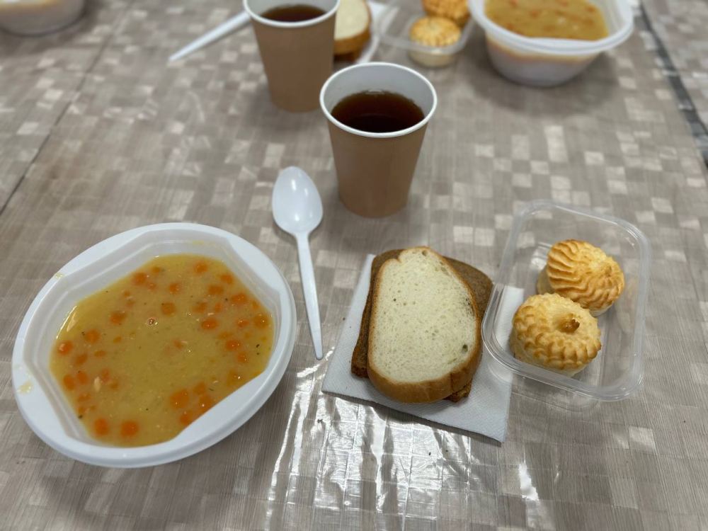 Фото из новости: 🍲 Более семидесяти человек сегодня накормили в благотворительной столовой.